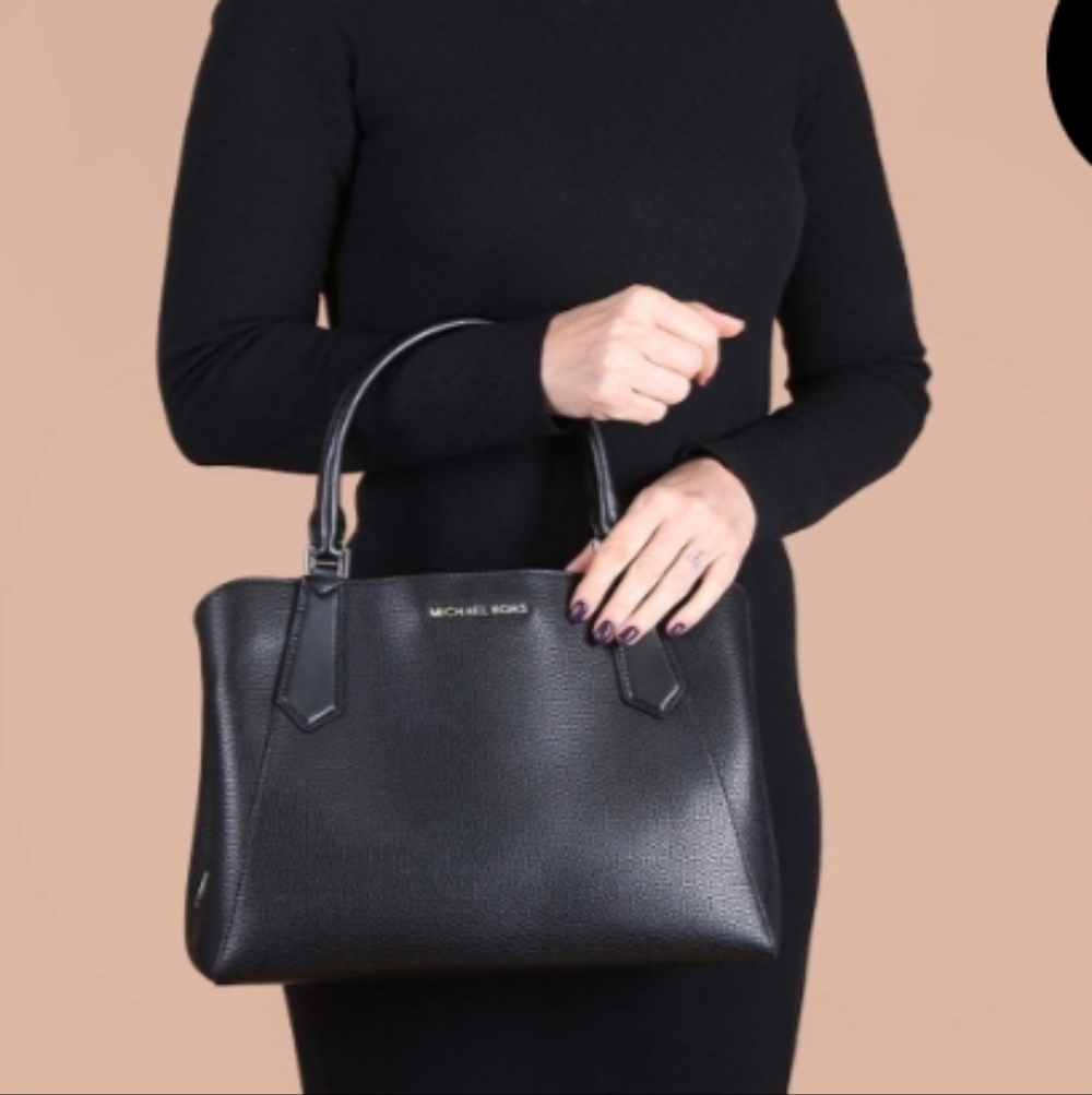 > Michael Kors Black Shoulder Bag